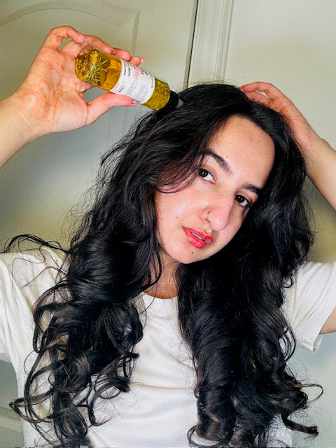 Say Goodbye to Dry Scalp: Causes, Solutions, and How Our Rosemary and Fenugreek Oil Can Help 🌿✨