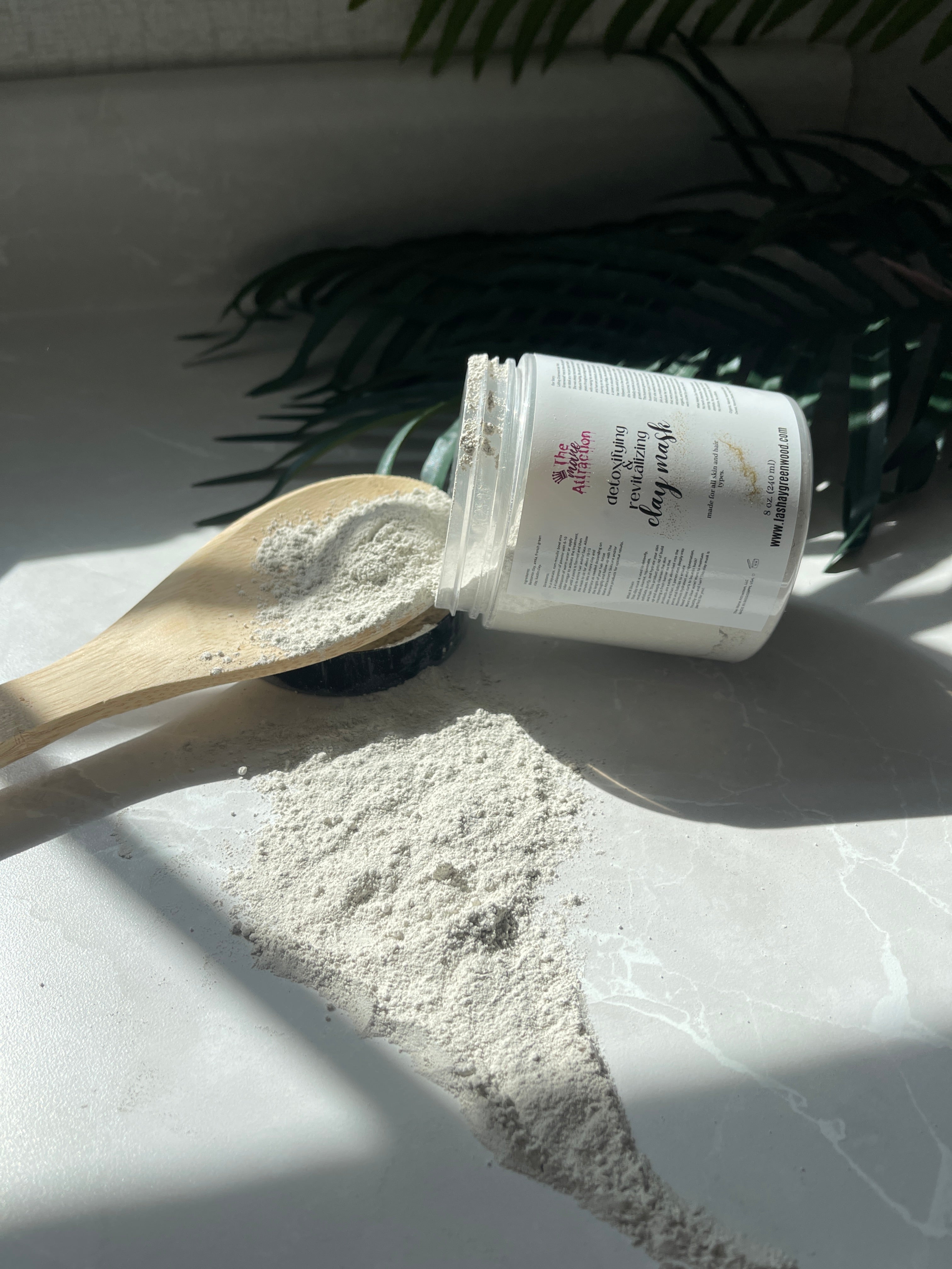 Detoxifying & Revitalizing Clay Mask - The Mane Attraction